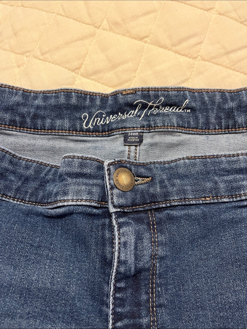Universal Thread Mid Rise Bermuda 24 24W - Picture 4 of 6